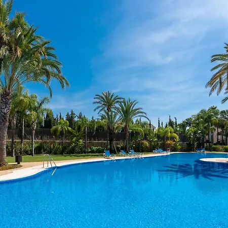 Vacation I Private Heated Swimming Pool, Walking Distance To Puerto Banus, Security 24-7, Bbq, Wifi Lägenhet Marbella